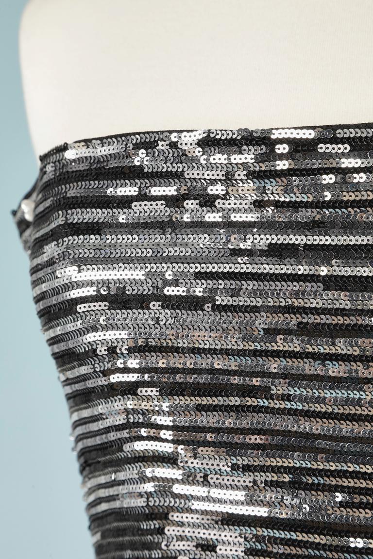Silver and black sequin bustier cocktail dress.
SIZE S