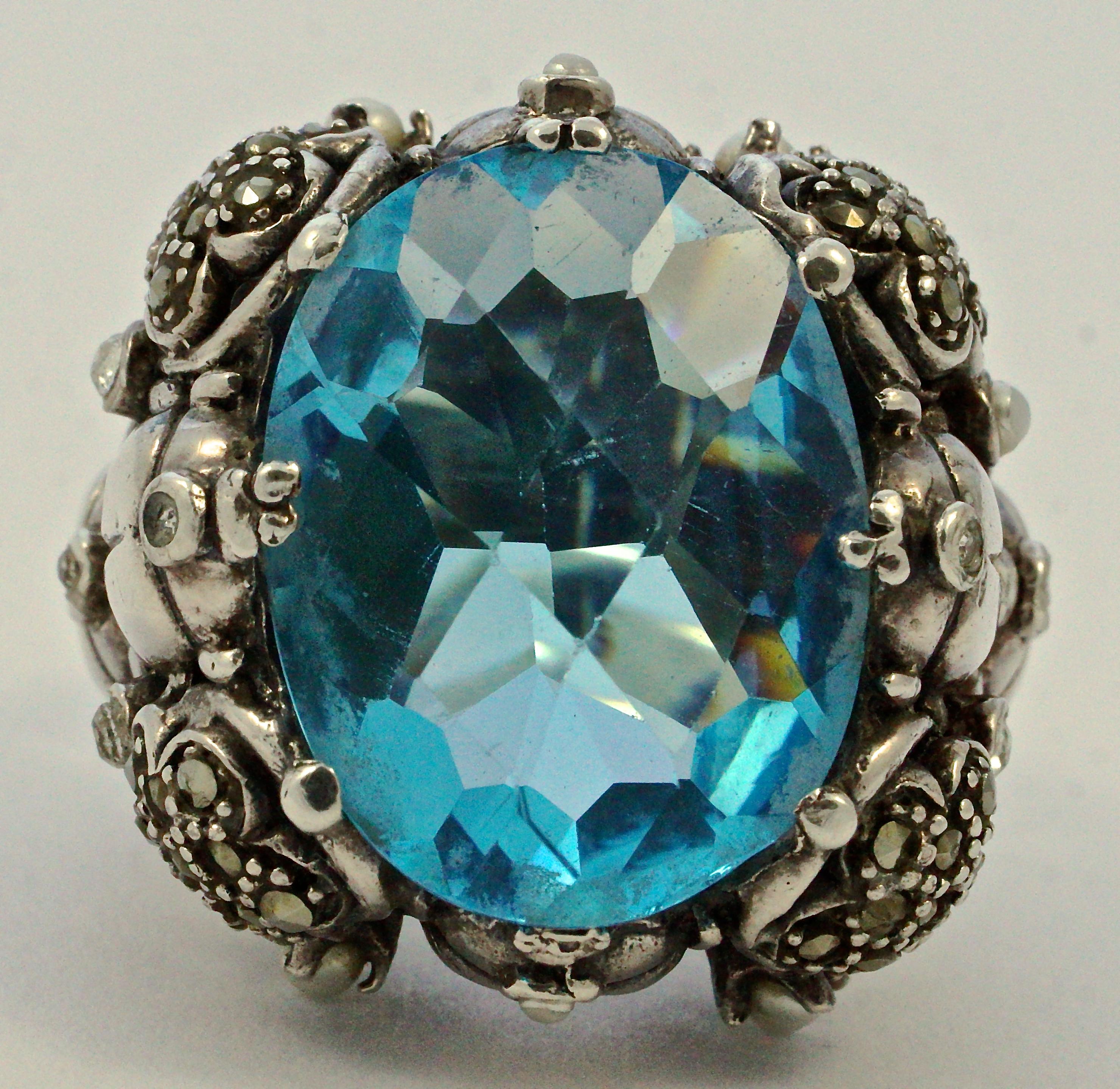 Silver and Blue Oval Glass Marcasite Ladybird Flower Statement Ring circa 1970s In Good Condition For Sale In London, GB