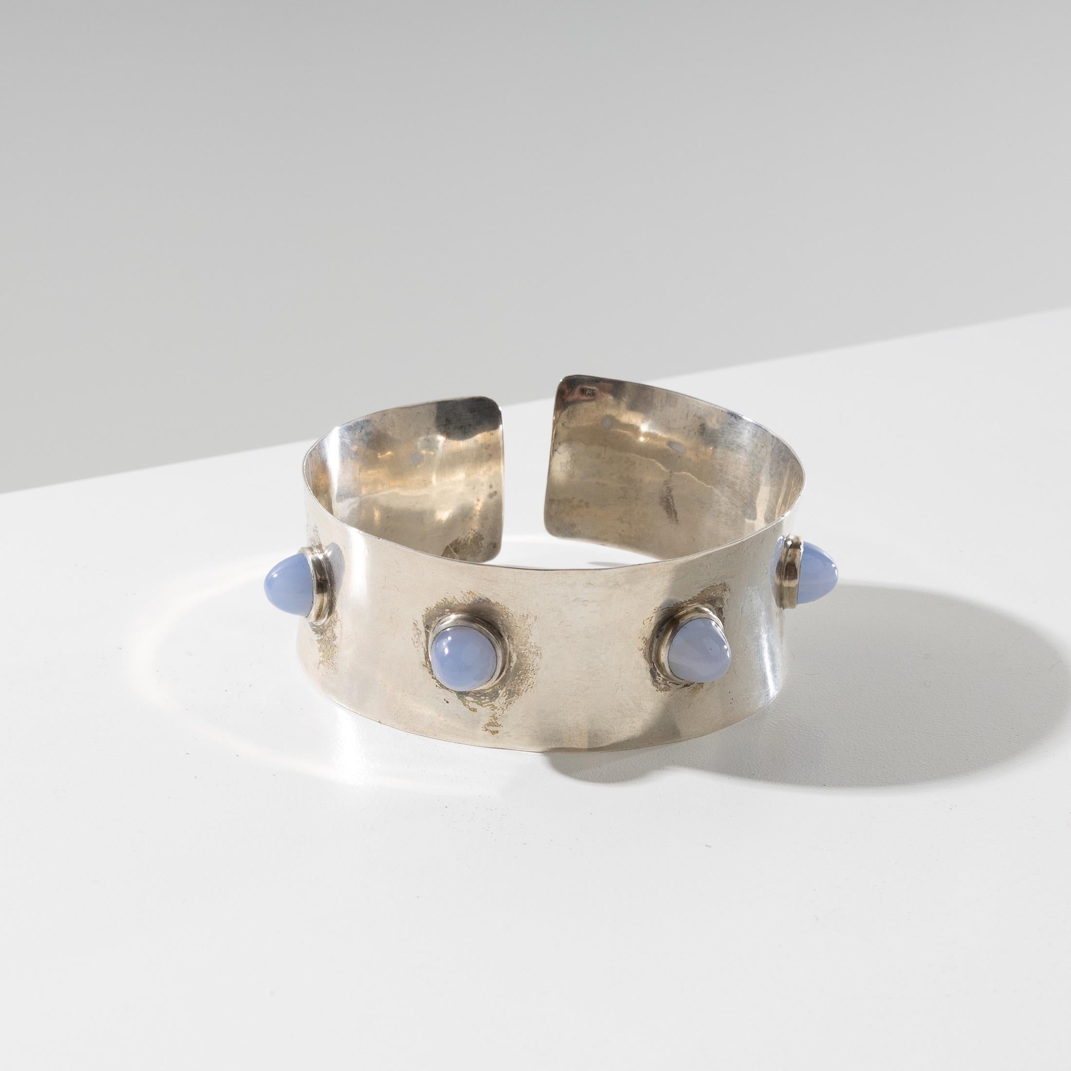 Mid-Century Modern Bracelet manchette en argent et tourmaline bleue, oeuvre belge en vente