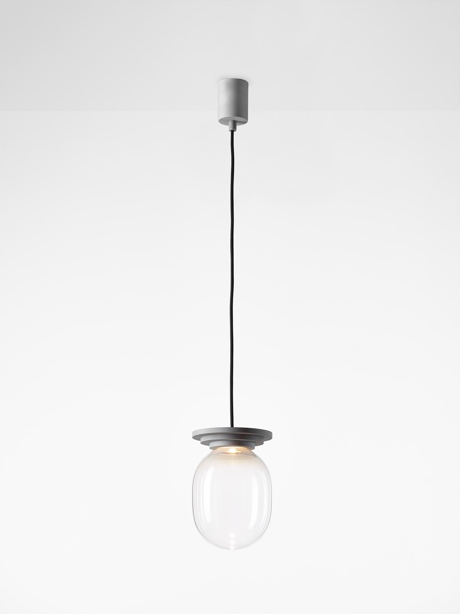 Silver and clear Stratos big capsule pendant light by Dechem Studio
Dimensions: D 20 x H 28 cm
Materials: Aluminium, glass.
Also available: Different colours available.
Different shapes of capsules and spheres contrast with anodized alloy