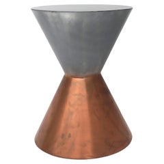 Table à boire d'appoint en forme de sablier en argent et en cuivre