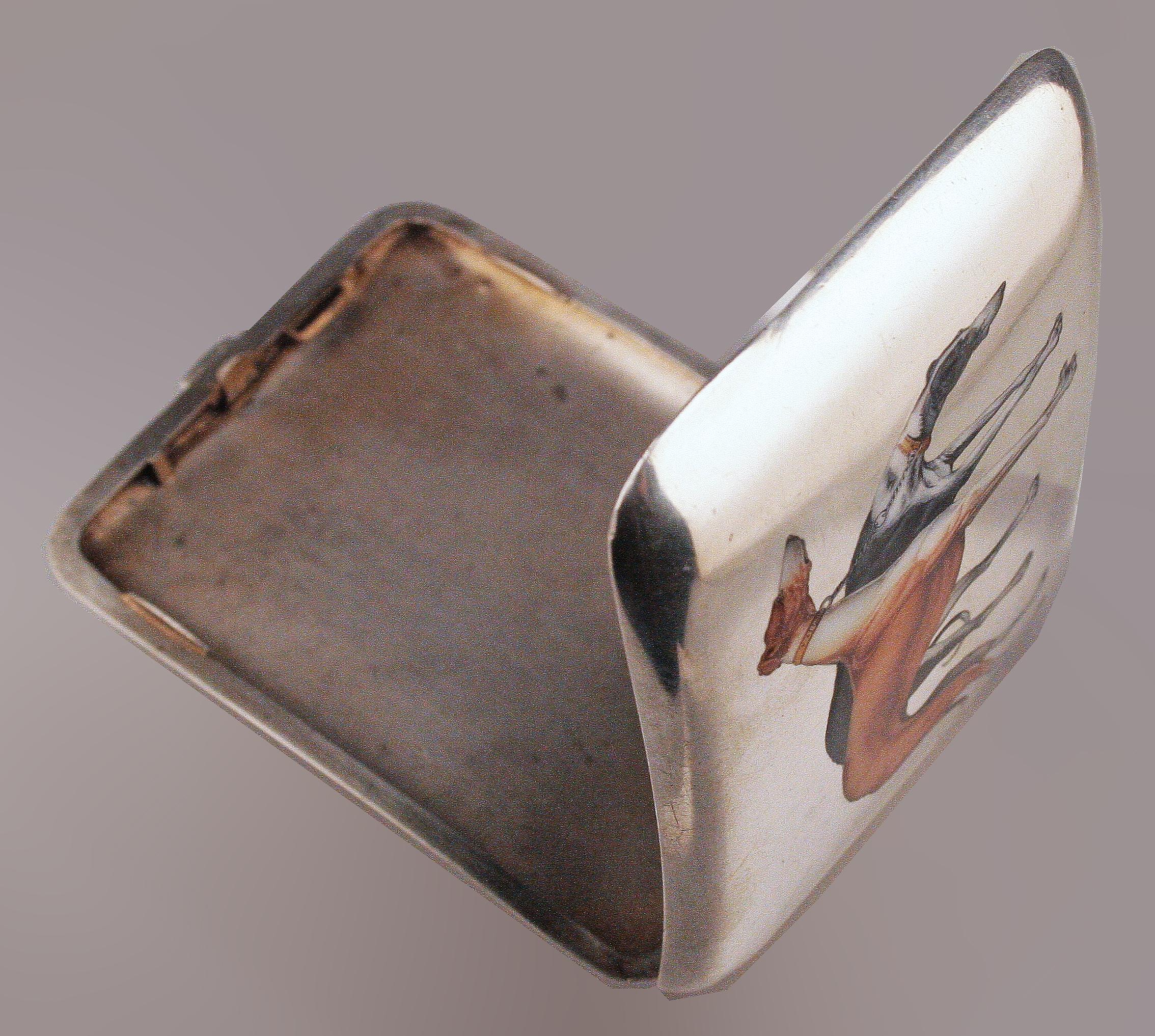 Silver and enamel ciagarette box In Good Condition In Buenos Aires, Argentina
