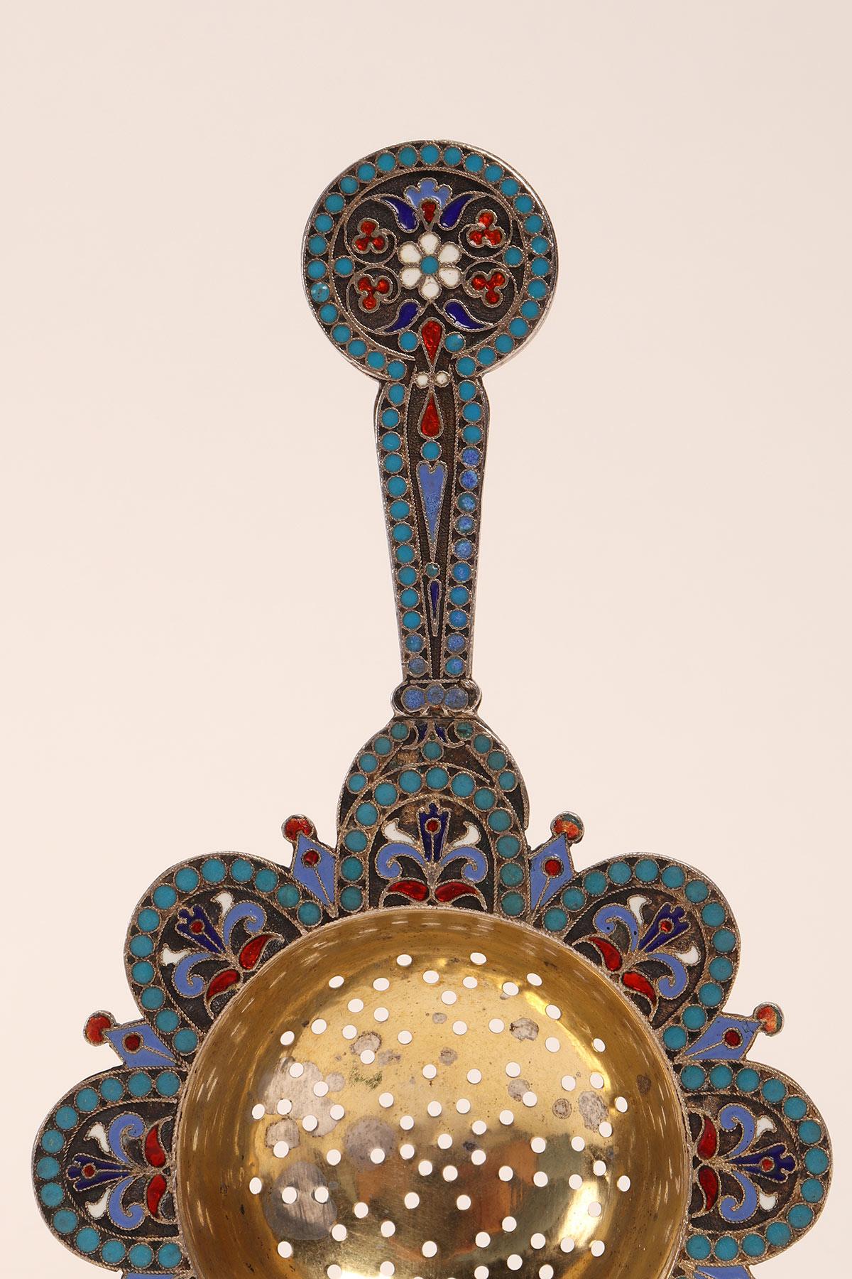 Silver and Enamels Tea Strainer, Moscow, 1884 In Good Condition For Sale In Milan, IT
