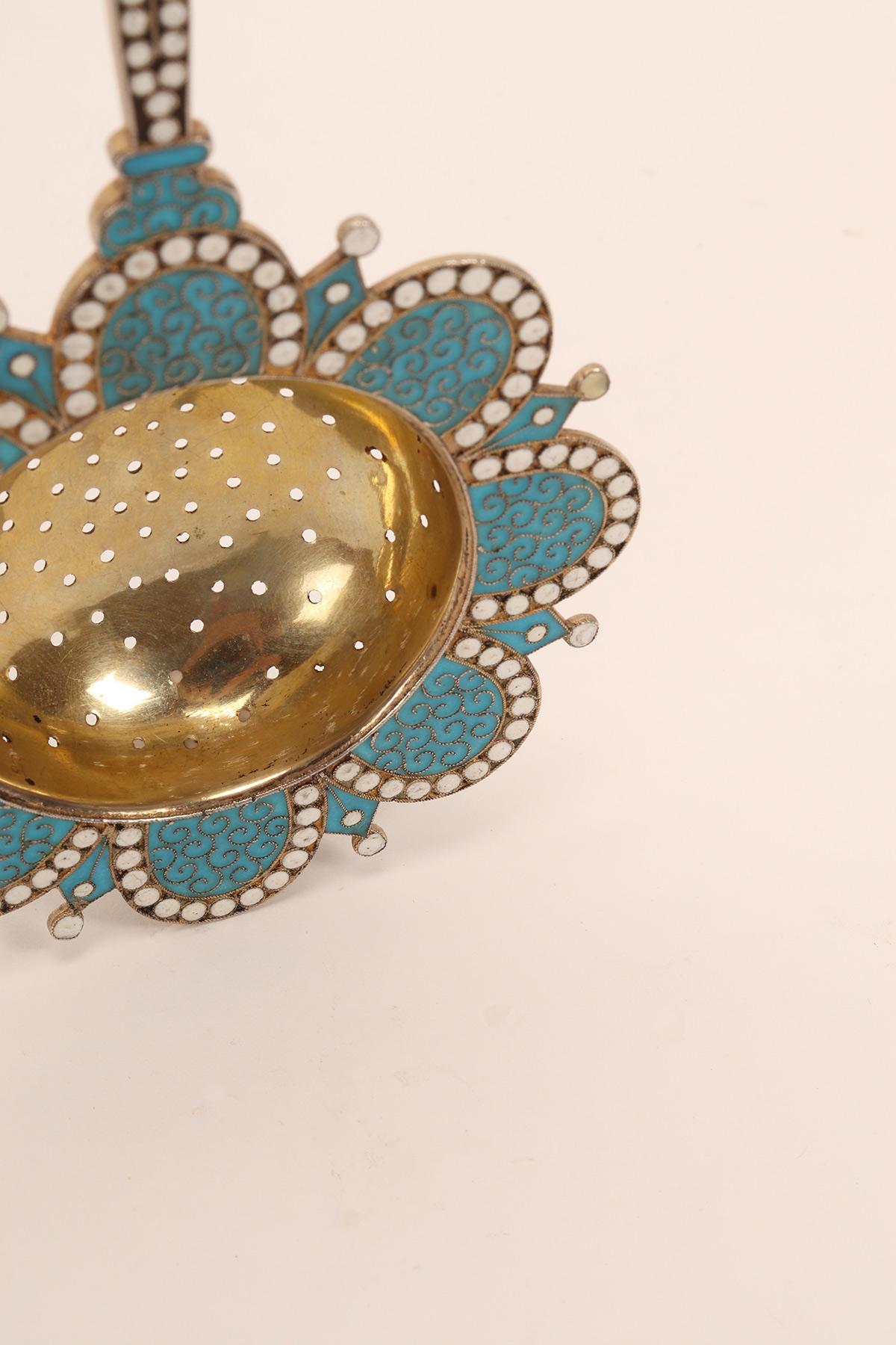 Russo Scolapasta in argento e smalti, Mosca, 1896 in vendita
