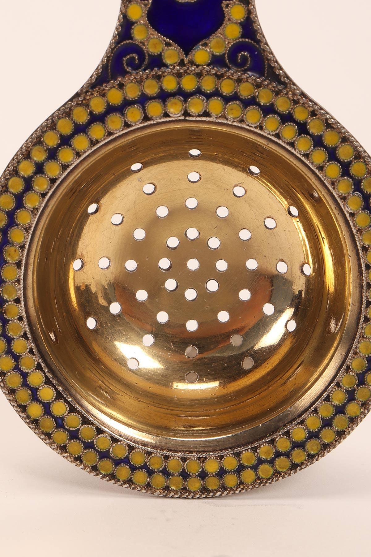 Silver and Enamels Tea Strainer, URSS, 1940 In Good Condition For Sale In Milan, IT