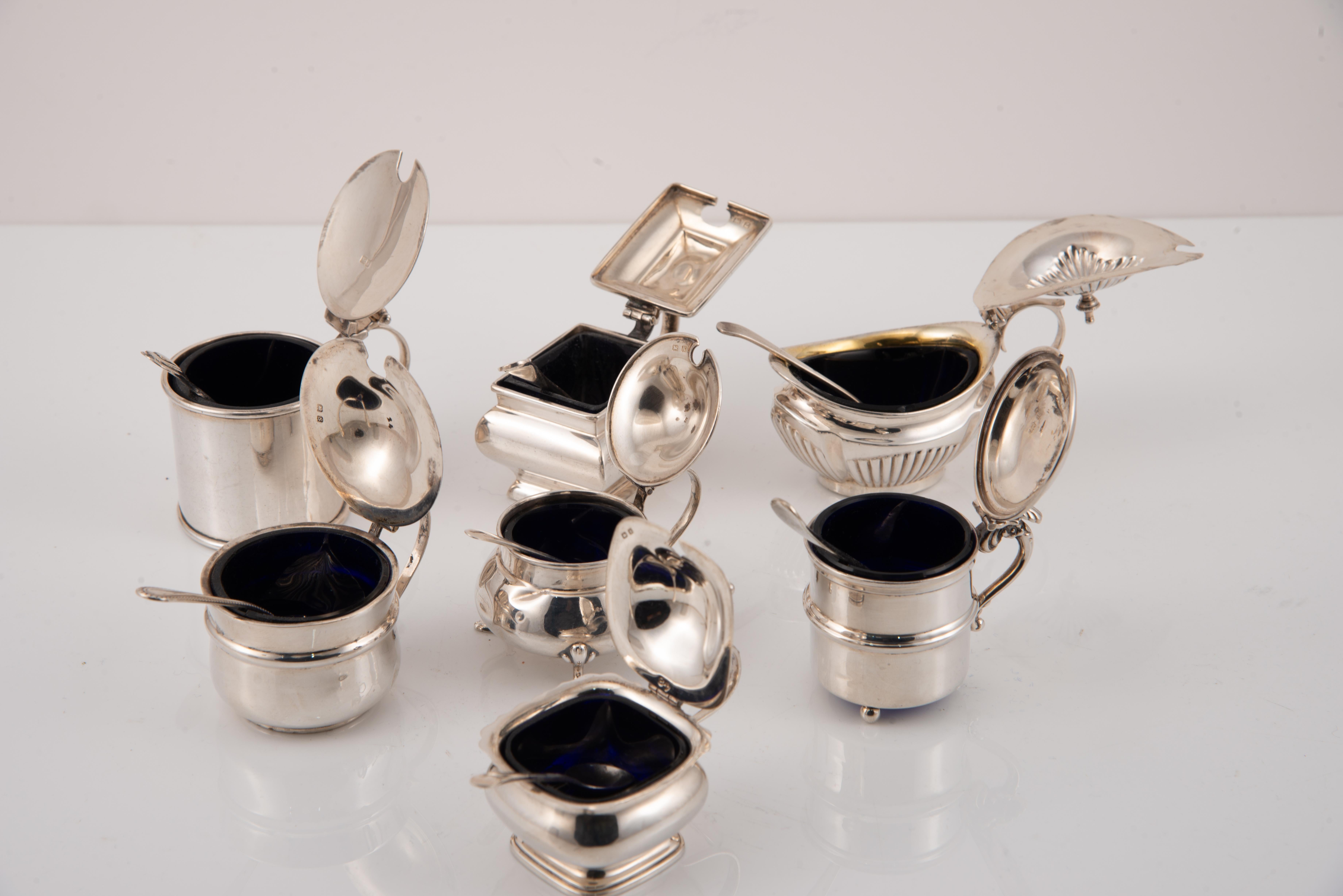 Senftöpfe aus Silber und Glas. England, 20. Jahrhundert. (Sonstiges) im Angebot
