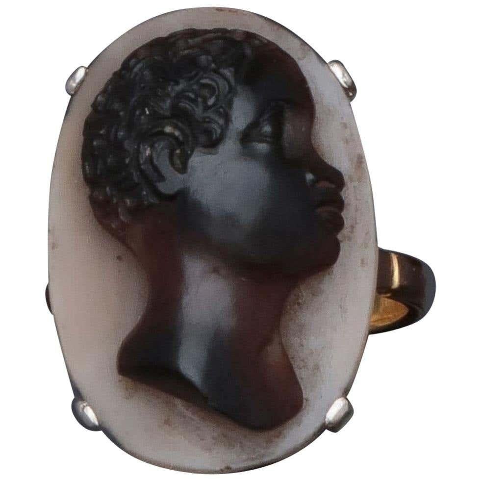 Oval Cut Silver and Gold Nubian Cameo Agate Ring For Sale