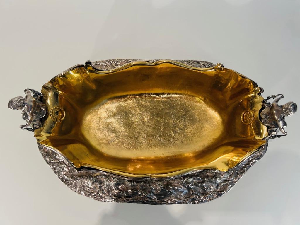 Pièce maîtresse en argent et en or attribuée à FABERGE avec deux Sirènes vers 1850. en vente 3