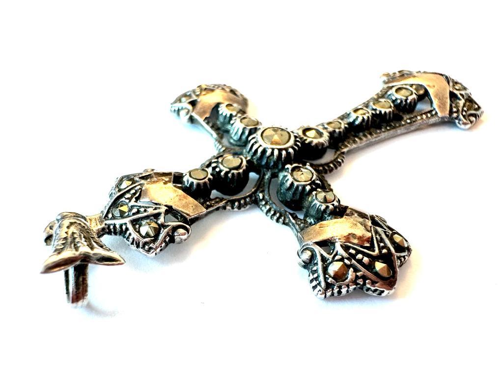 Silver and Gold Cross with Marcasites, from the Victorian Era In Good Condition For Sale In Esch-Sur-Alzette, LU