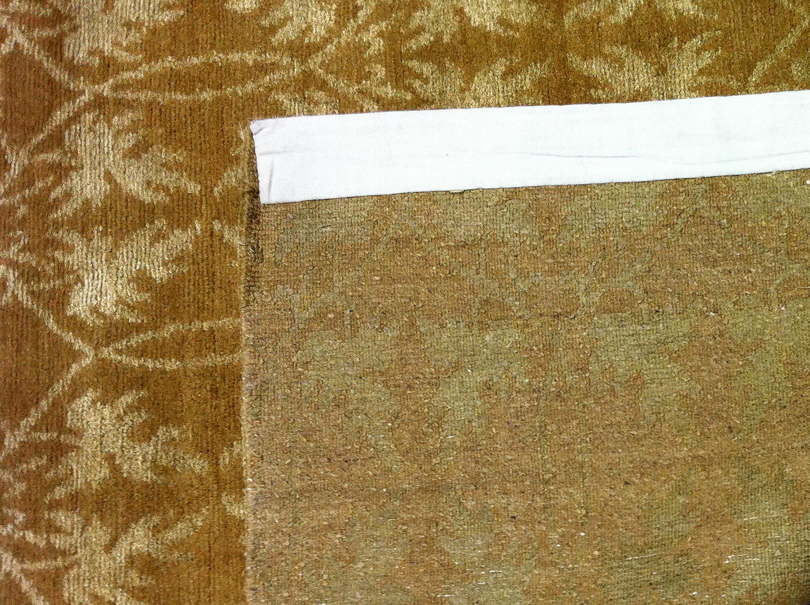 Alfombra Floral Plateada y Dorada en Nuevo estado para la venta en West Hollywood, CA