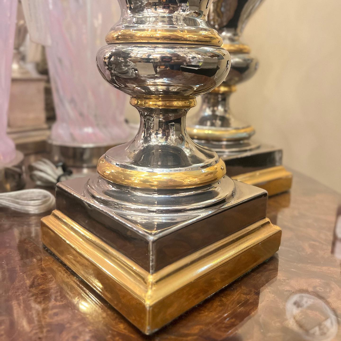 Metà XX secolo Lampade in porcellana moderne in argento e oro in vendita