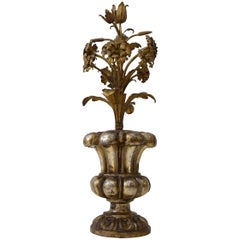 Sculpture en argent et or d'une urne en fleurs