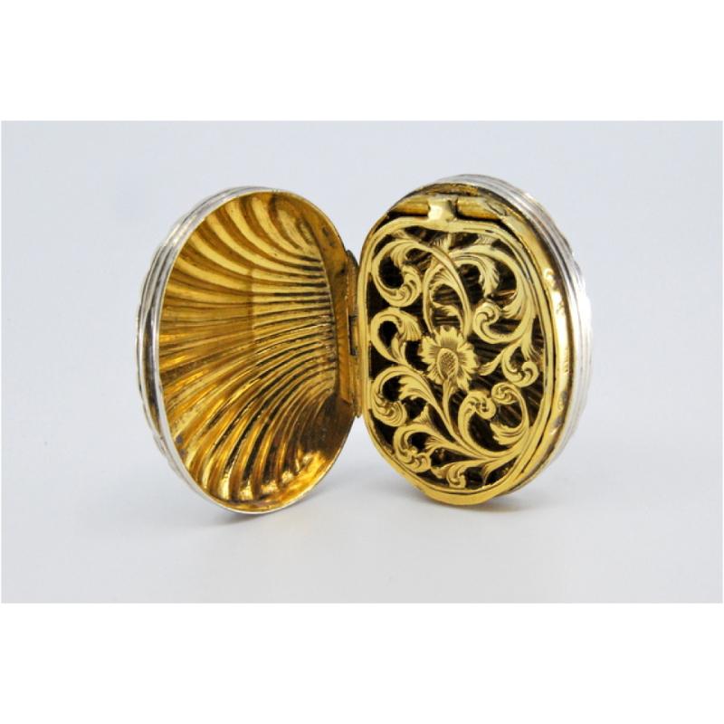 Silver and gold shell-shaped vinaigrette box from the George III period In Good Condition For Sale In Porto, PT