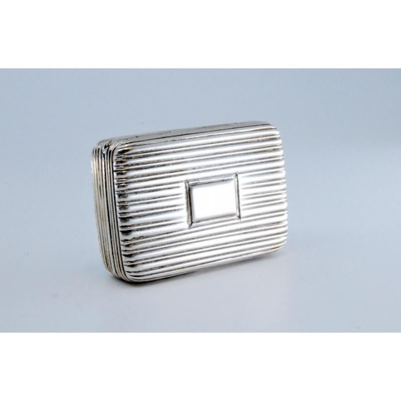 Silver and gold vinaigrette box, fluted throughout, from the period of George IV For Sale 5