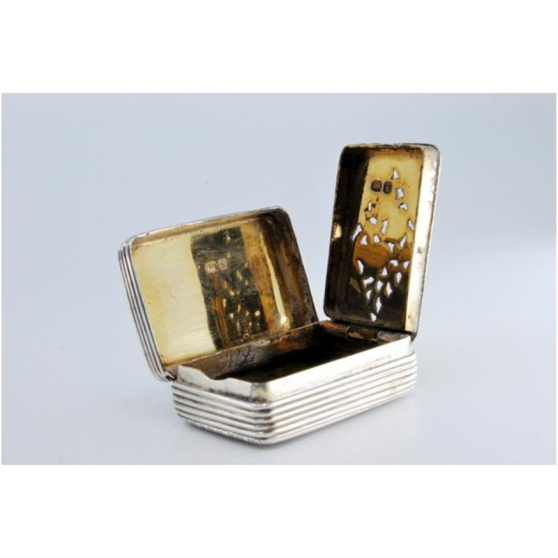 Silver and gold vinaigrette box, fluted throughout, from the period of George IV For Sale 1