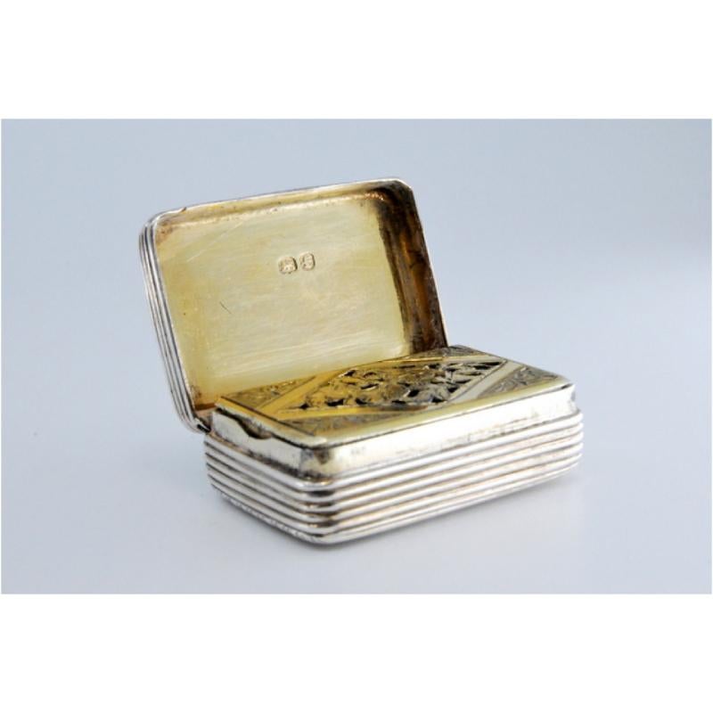 Silver and gold vinaigrette box, fluted throughout, from the period of George IV For Sale 3