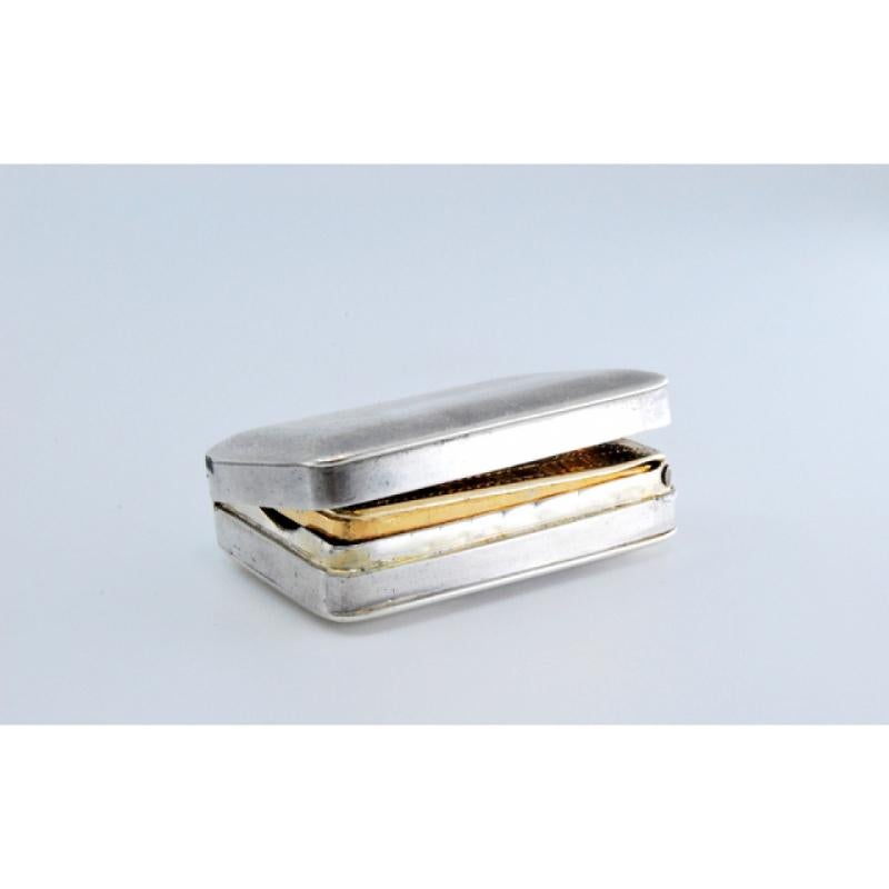Silver and gold vinaigrette box, smooth on the lid and from the Victorian period In Good Condition For Sale In Porto, PT