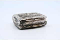 Silver and gold vinaigrette box with engravings from the period of George III