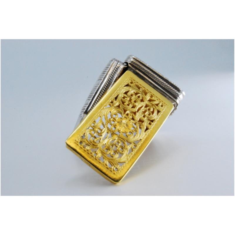 Silver and gold vinaigrette box with George IV period friezes im Angebot 4