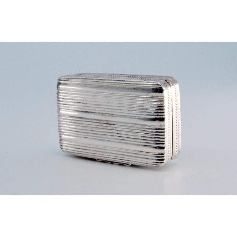 Silver and gold vinaigrette box with George IV period friezes (Europäisch) im Angebot