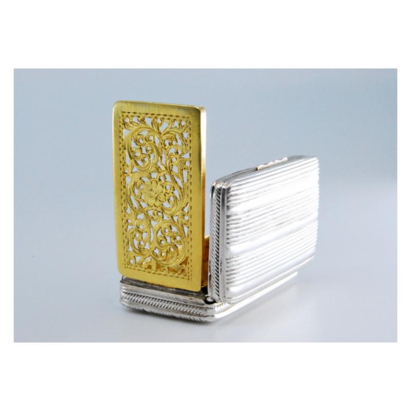 Silver and gold vinaigrette box with George IV period friezes im Angebot 2