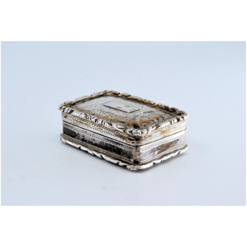 European Silver and gold vinaigrette box with George IV period trim on the lid and casing For Sale