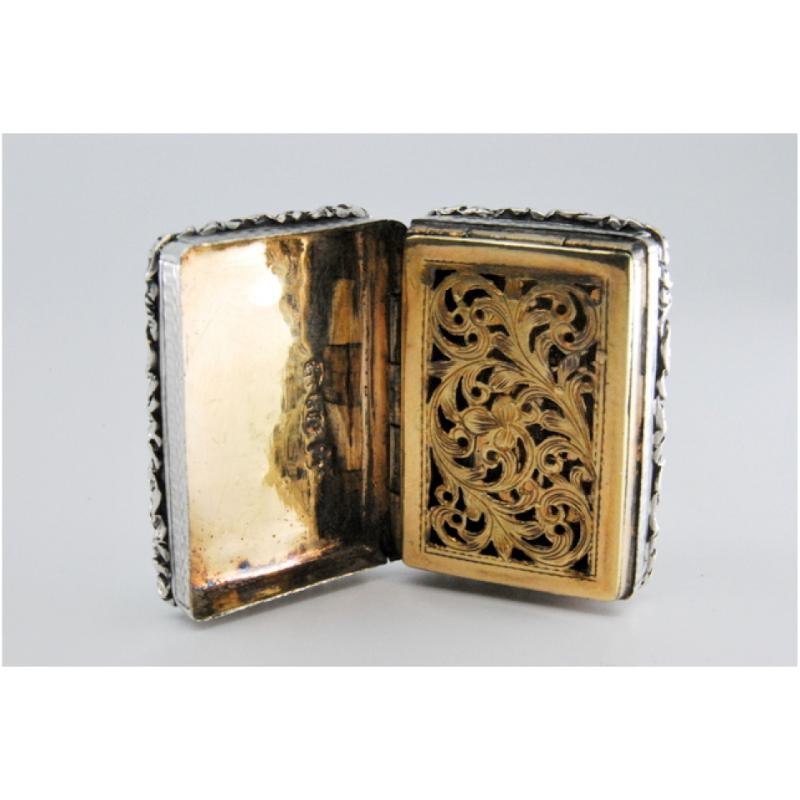 19th Century Silver and gold vinaigrette box with Victorian period trim on the lid and casing For Sale