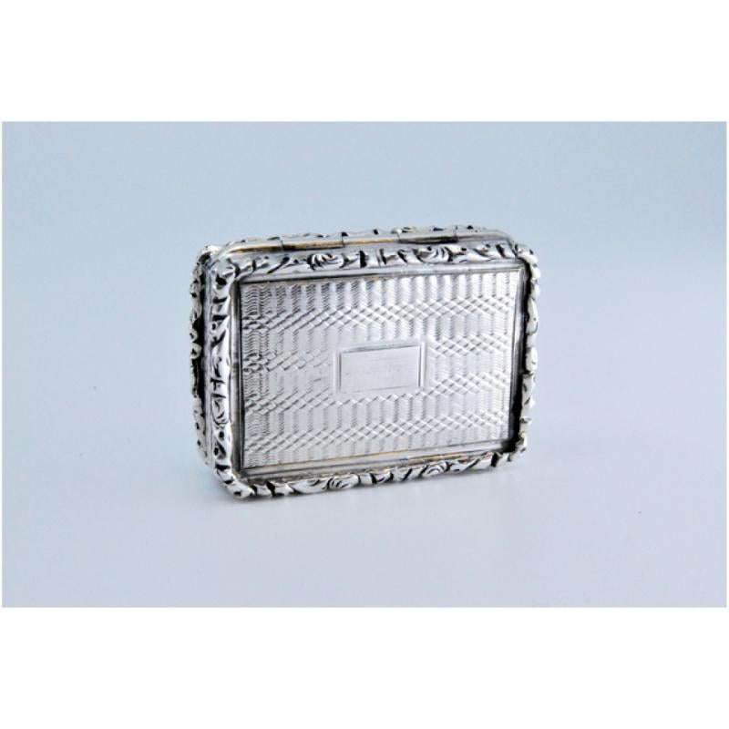 Silver and gold vinaigrette box with Victorian period trim on the lid and casing For Sale 3