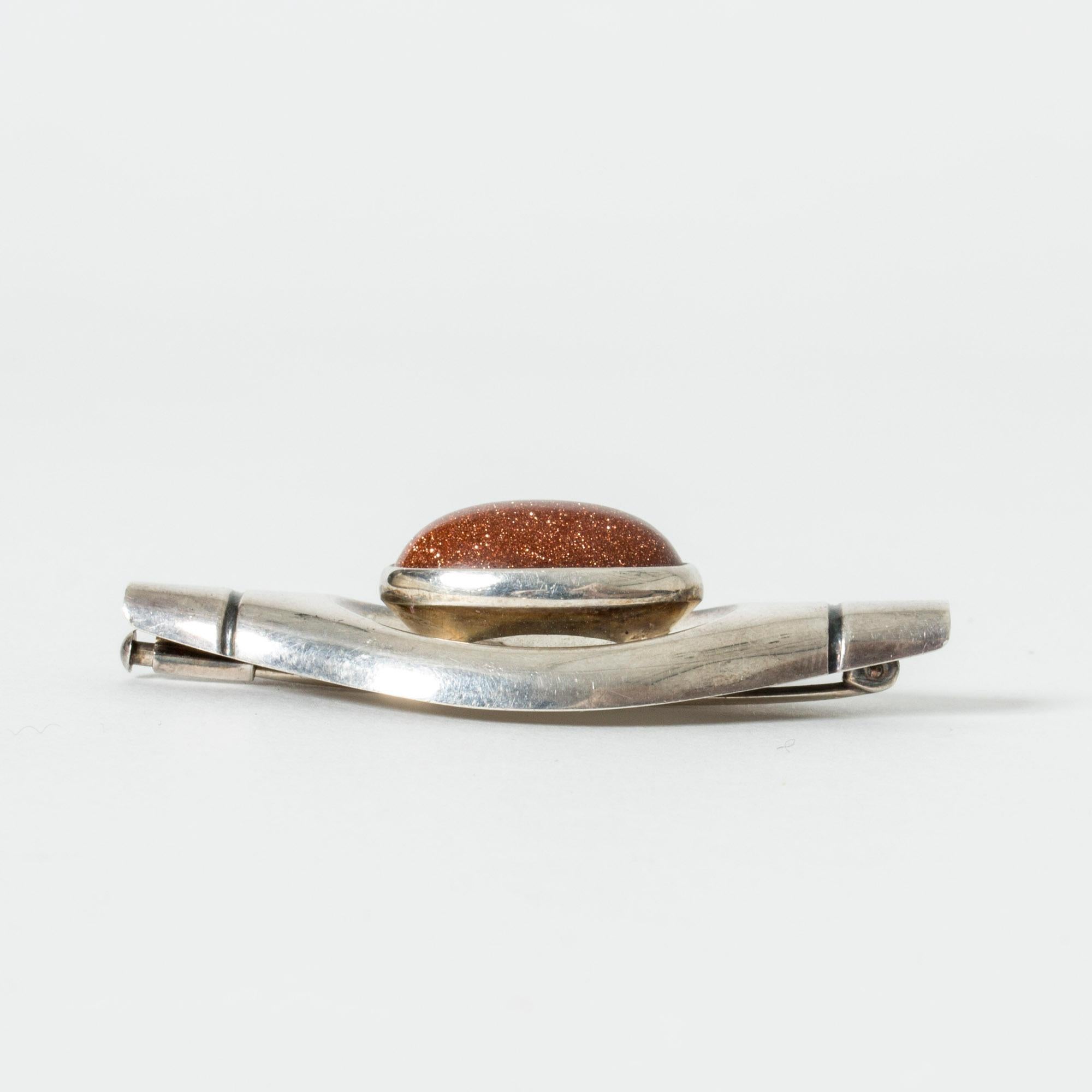 Silver and Goldstone Brooch by Elis Kauppi for Kupittaan Kulta, Finland, 1960s In Good Condition For Sale In Stockholm, SE