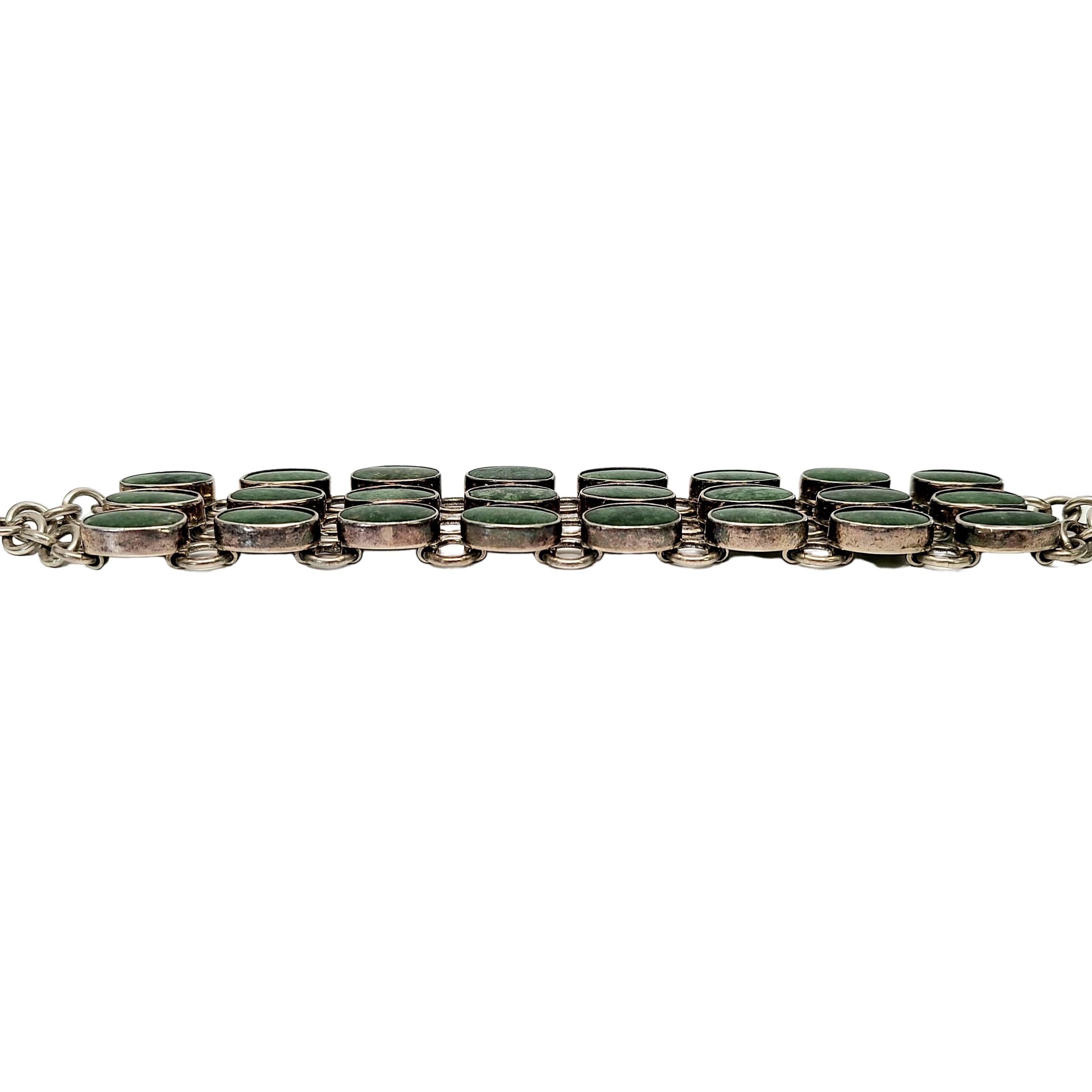 Bracelet large à bascule en argent et pierres vertes Bon état - En vente à Washington Depot, CT