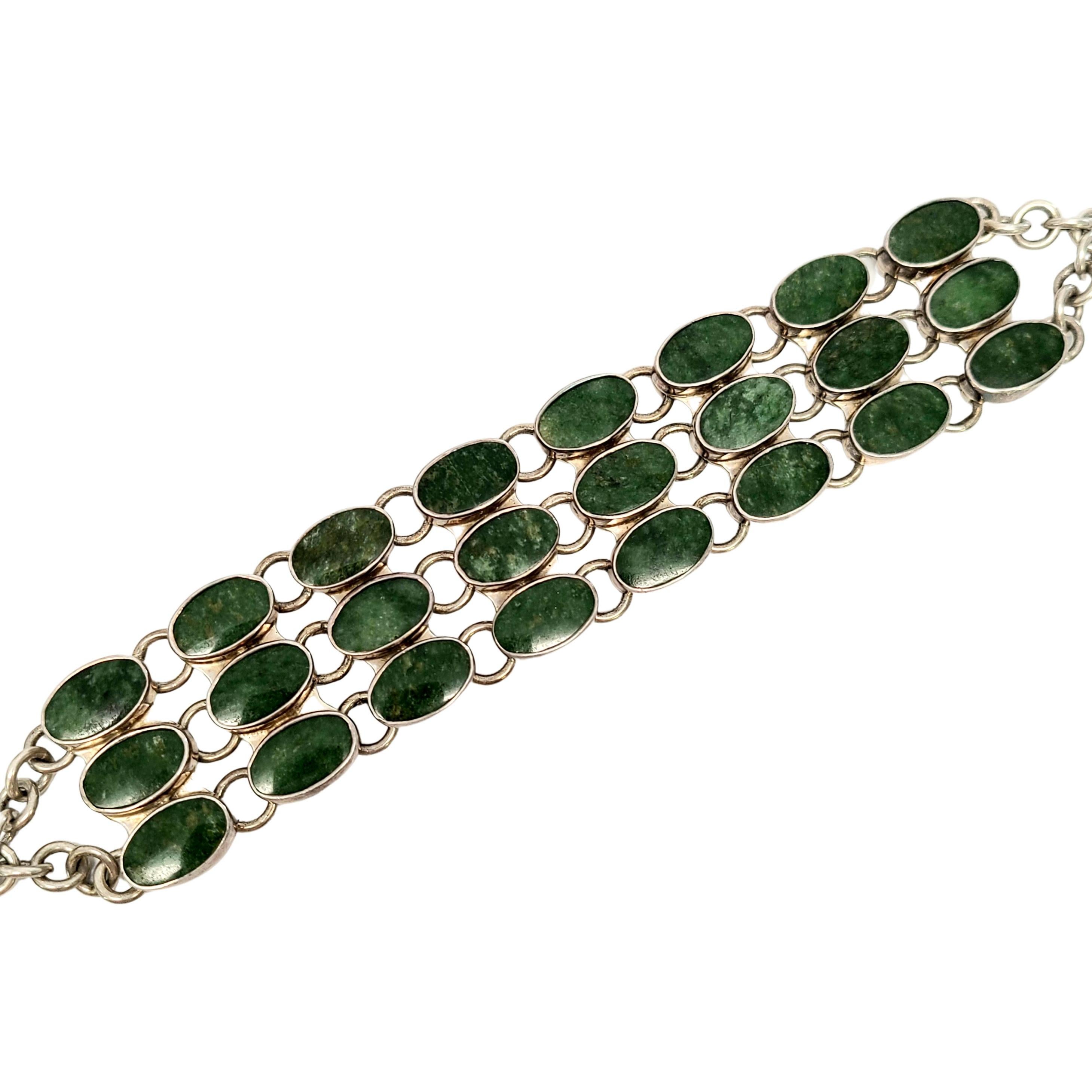 Bracelet large à bascule en argent et pierres vertes Pour femmes en vente
