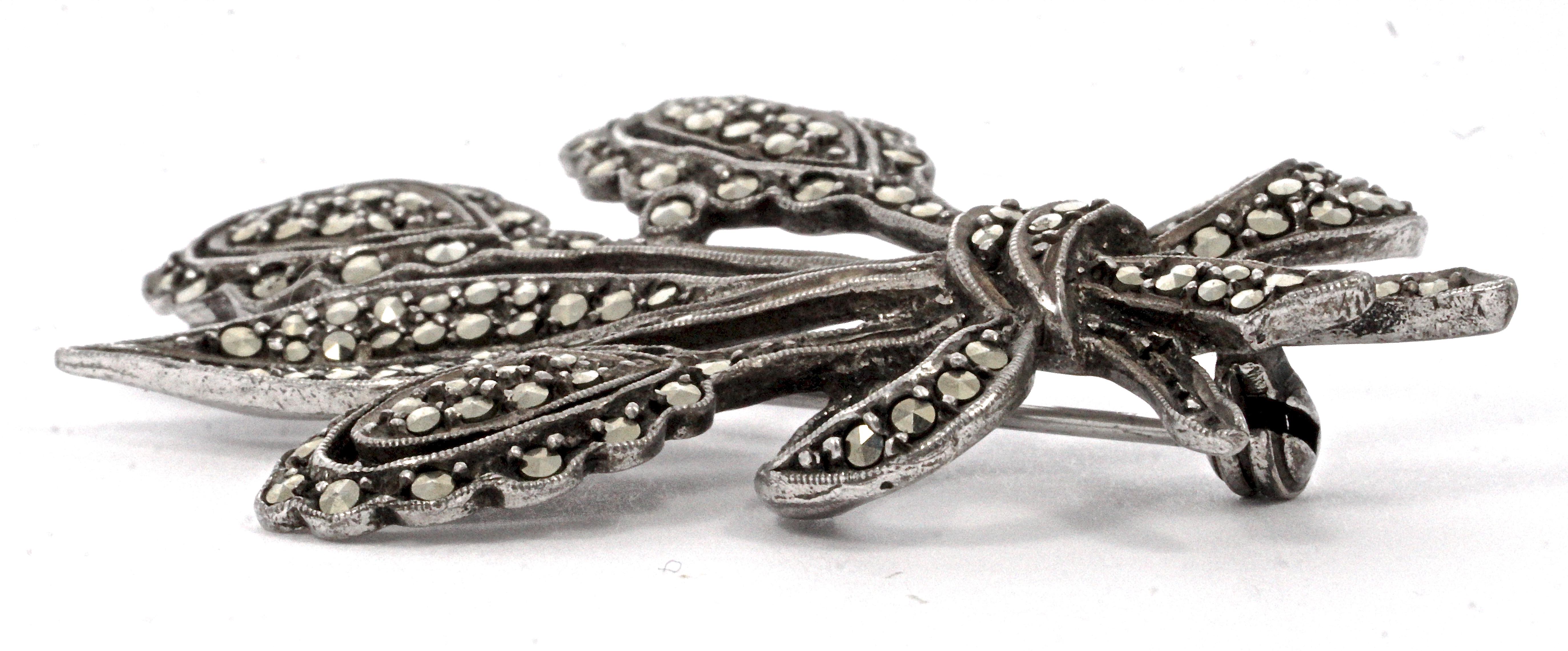 Silver and Marcasite Flower and Bow Brooch circa 1930s In Good Condition In London, GB