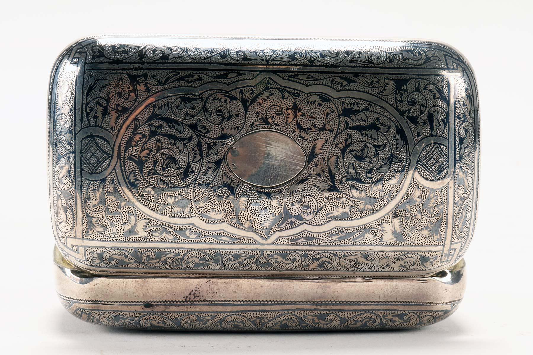 Silver and niello tobacco box, Moscow, Russia 1879.  In Good Condition For Sale In Milan, IT