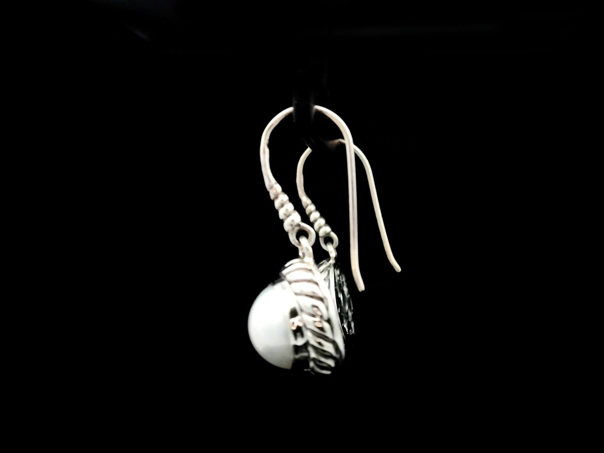 Silver and Pearl Balinese Earrings In New Condition For Sale In Boca Raton, FL