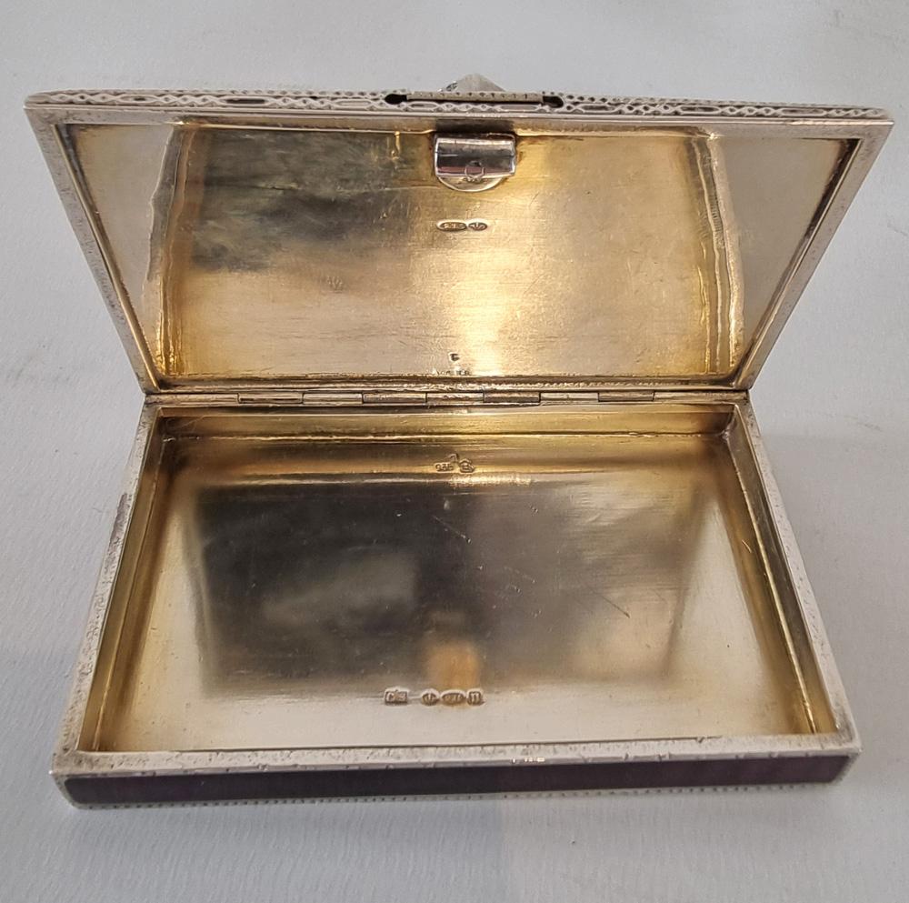 Inglese Tabacchiera in argento e smalto guilloché viola di George Stockwell & Co. in vendita