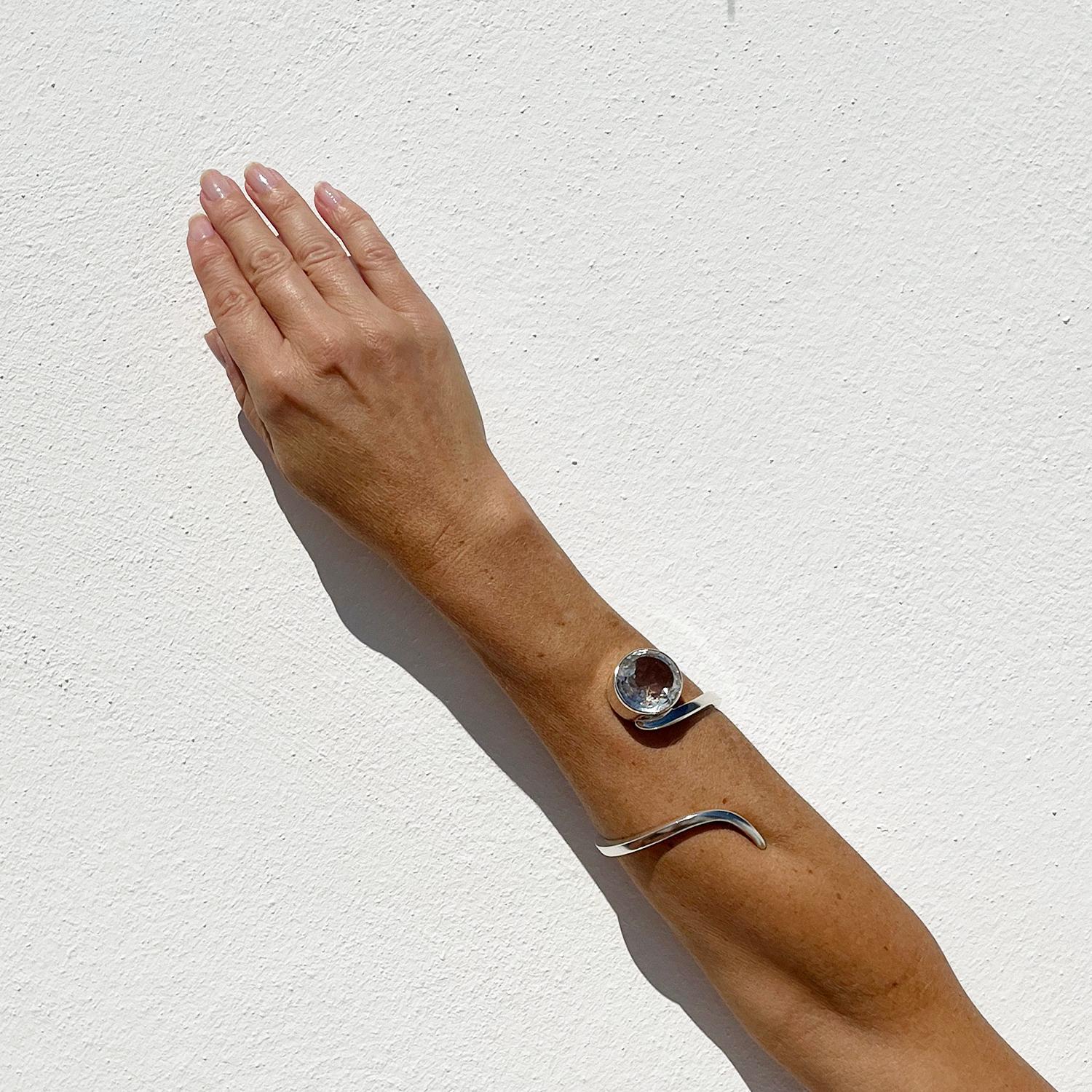 Manschettenarmband aus Silber und Bergkristall von Isaac Cohen, hergestellt 1966 im Angebot 4