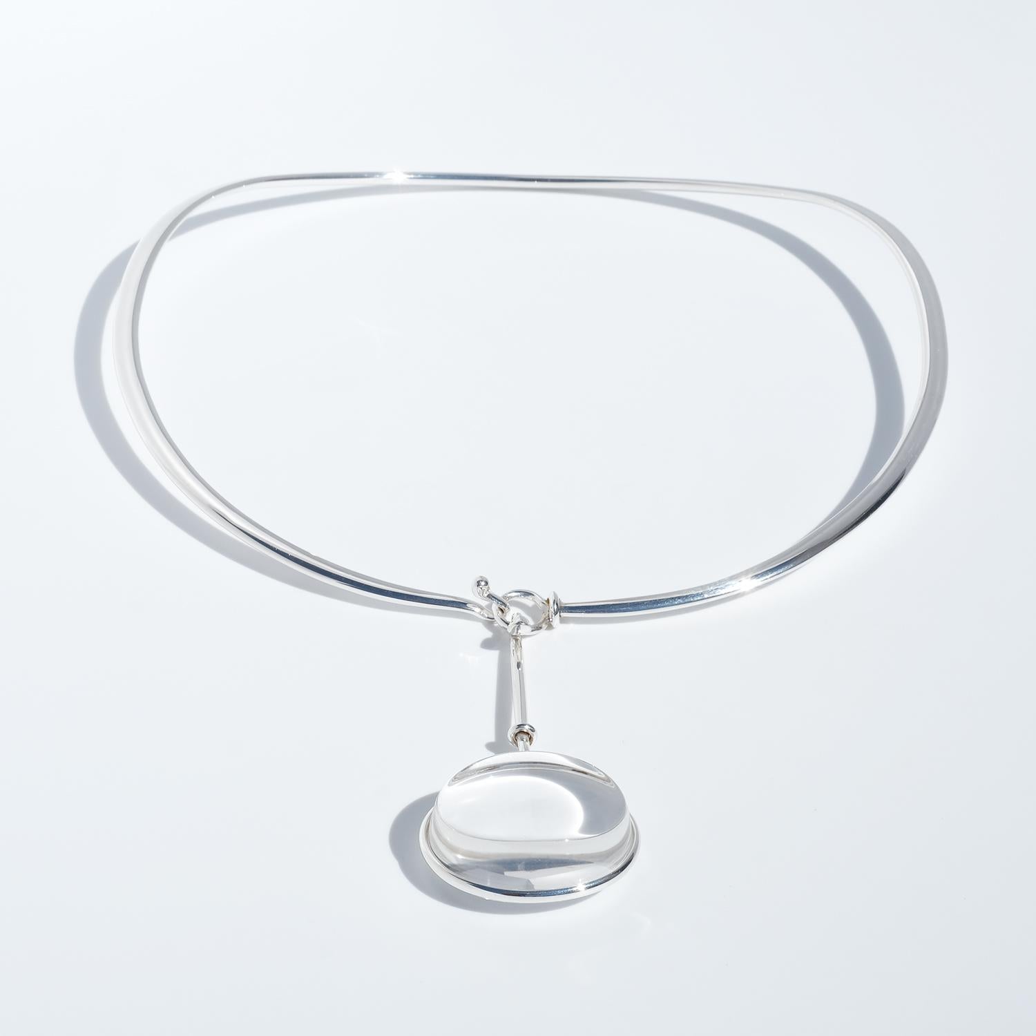Anillo de plata y cristal de roca para el cuello de Vivianna Torun Bülow-Hübe para Georg Jensen Corte oval en venta