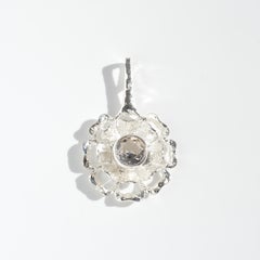 Ciondolo in argento e cristallo di rocca di Theresia Hvorslev per Mema