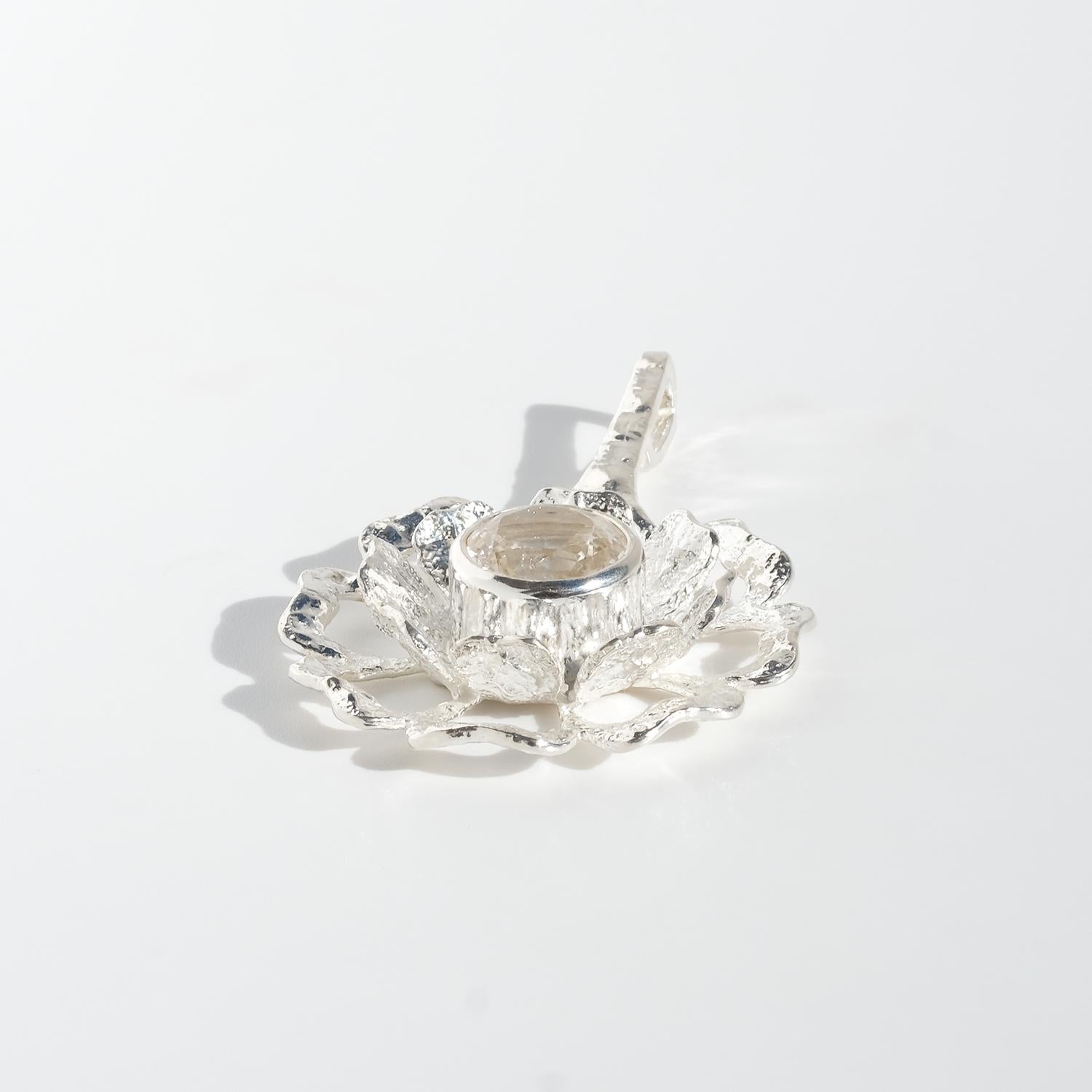 da uomo o donna Ciondolo in argento e cristallo di rocca di Theresia Hvorslev per Mema in vendita