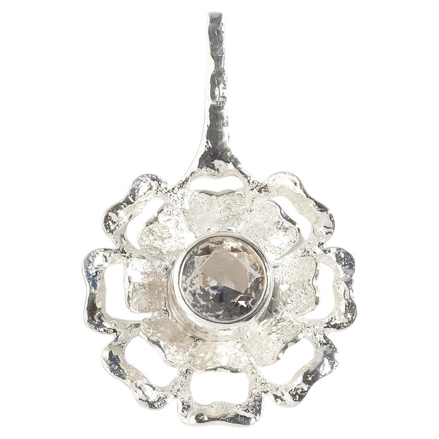 Ciondolo in argento e cristallo di rocca di Theresia Hvorslev per Mema