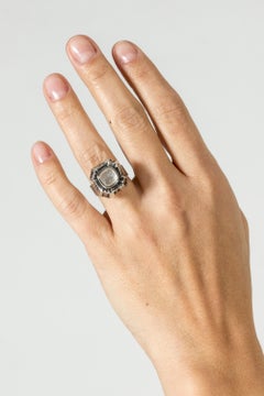 Anello in argento e cristallo di rocca di Pentti Sarpaneva per Turun Hopea, Finlandia, anni '70