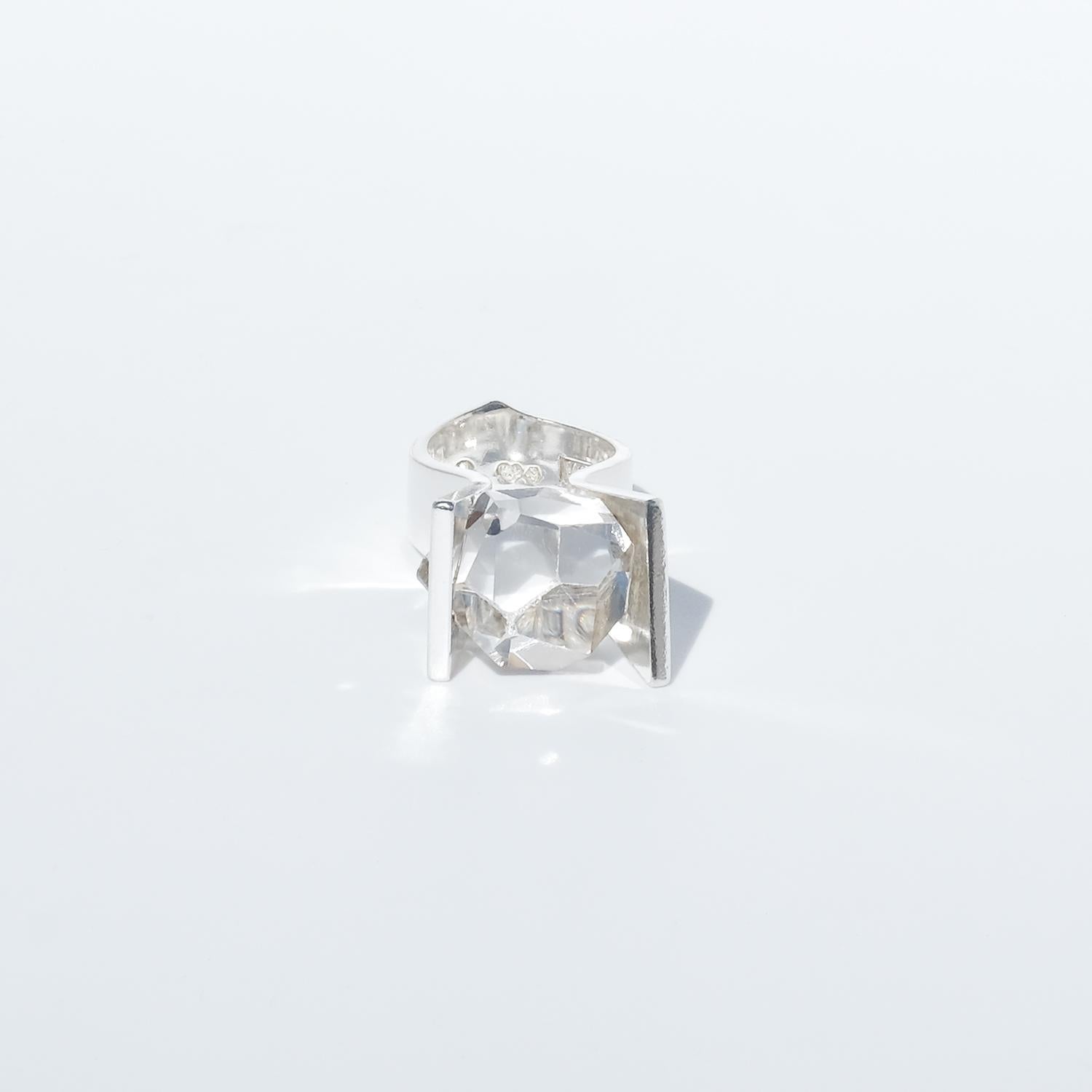 Anello in argento e cristallo di rocca di Rey Urban Made 1971 in vendita 2