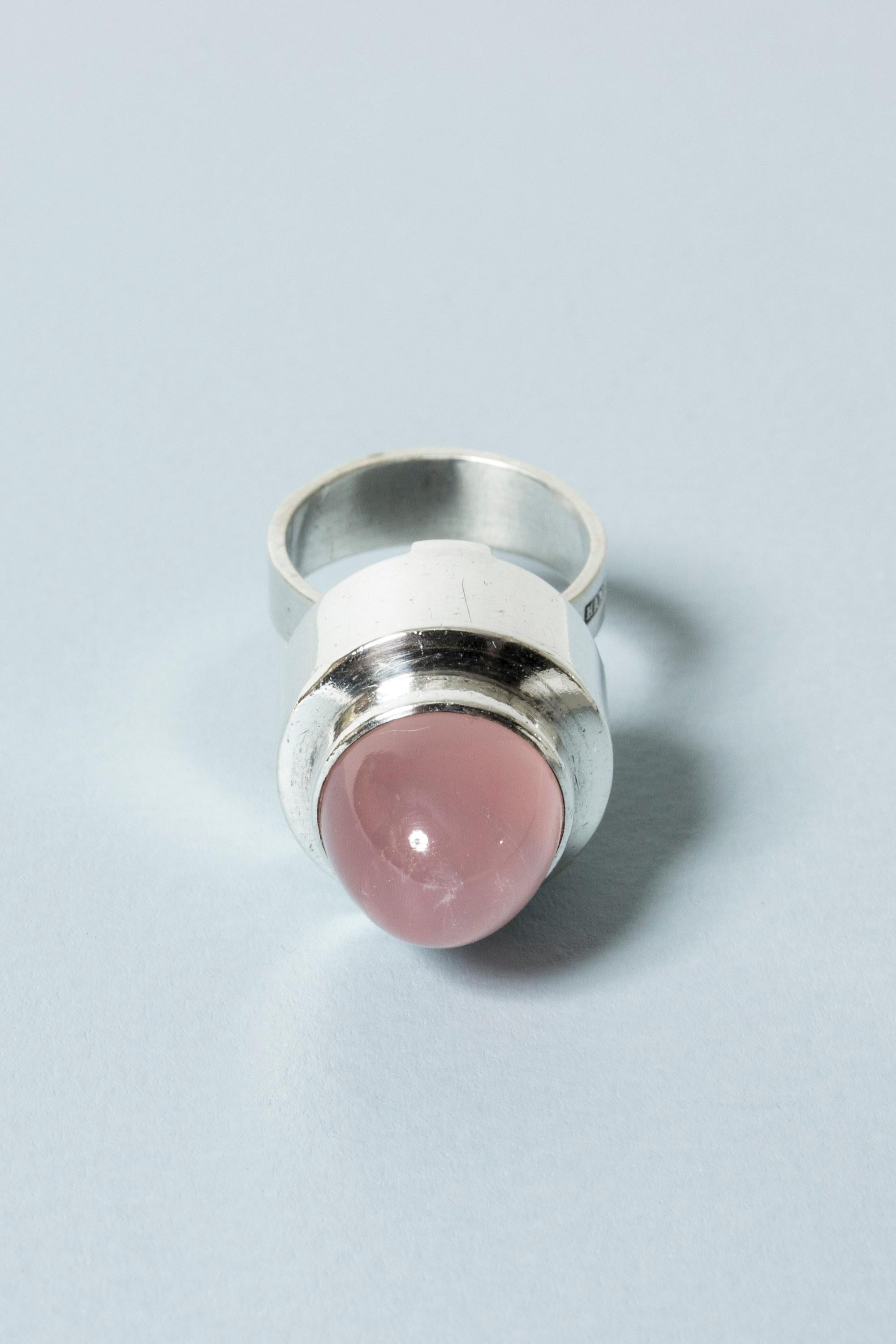 Beautiful silver ring from Hansen, in a cool, streamlined design with space age vibes. Bullet cut rose quartz stone.