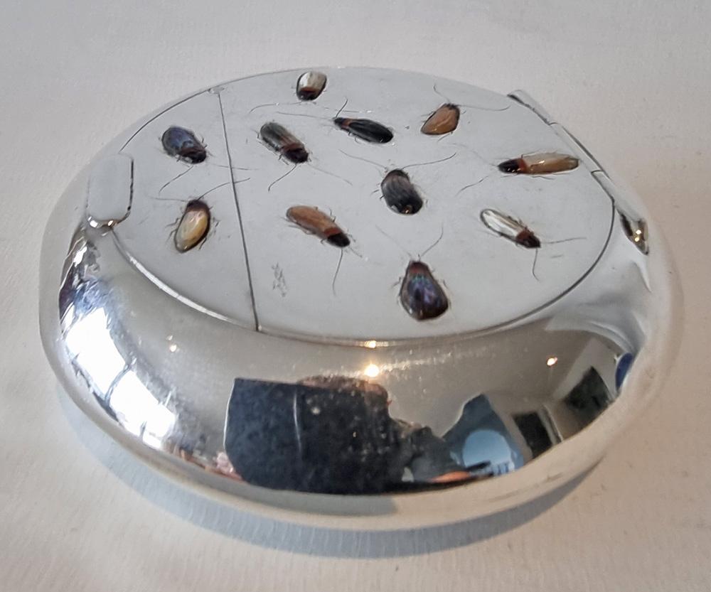 Silver and Shibayama tobacco box with combination vesta case lid In Good Condition For Sale In London, GB