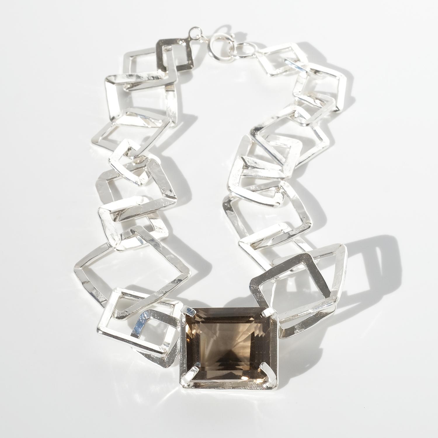 Quadrato Collana in argento e quarzo fumé di Etsuko Minowa del 1993 in vendita