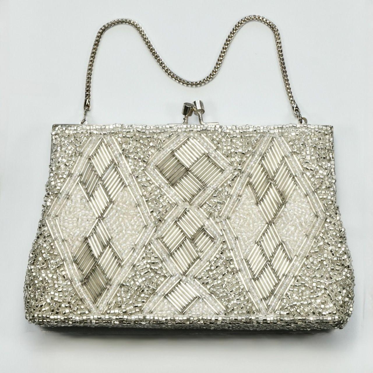 Beige Silver and White Diamond Design Beaded Bag with Silver Tone Fittings circa 1940s For Sale