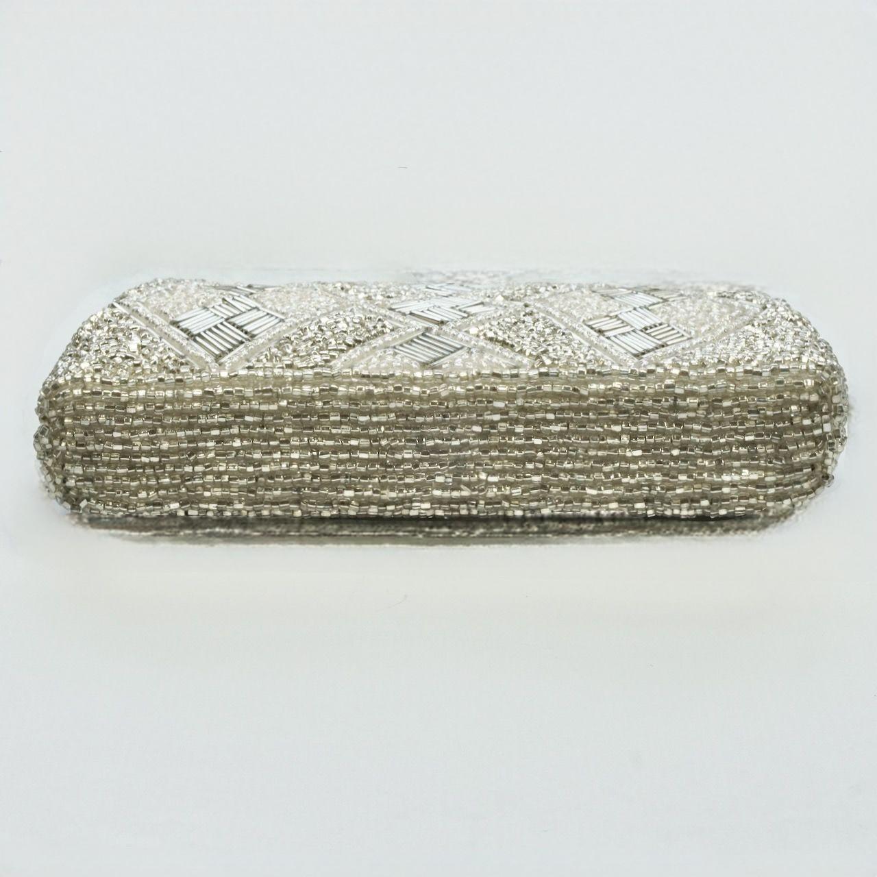 Silver and White Diamond Design Beaded Bag with Silver Tone Fittings circa 1940s For Sale 2