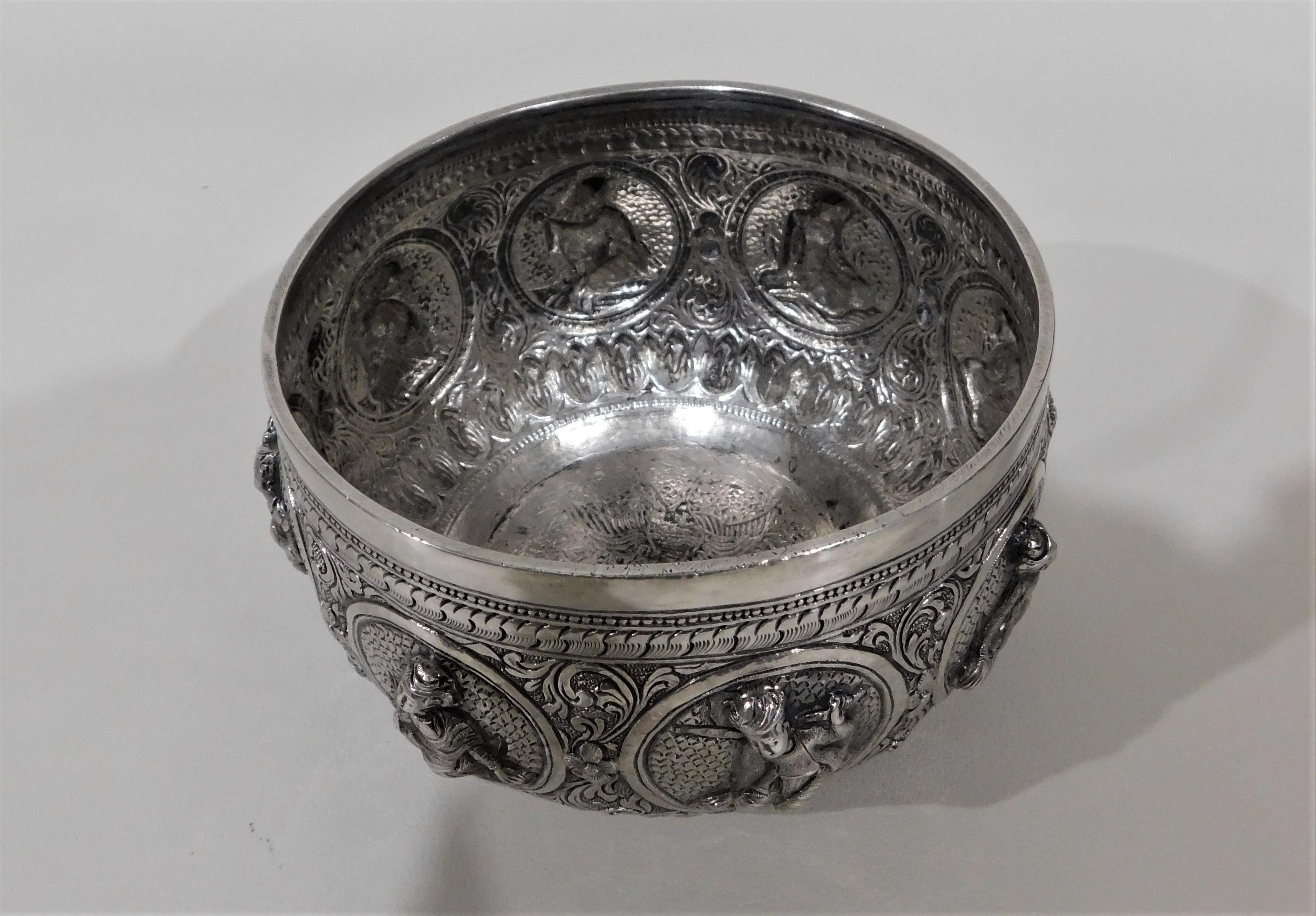 Silver Anglo-Indian Bowl with Eight Figures For Sale 7
