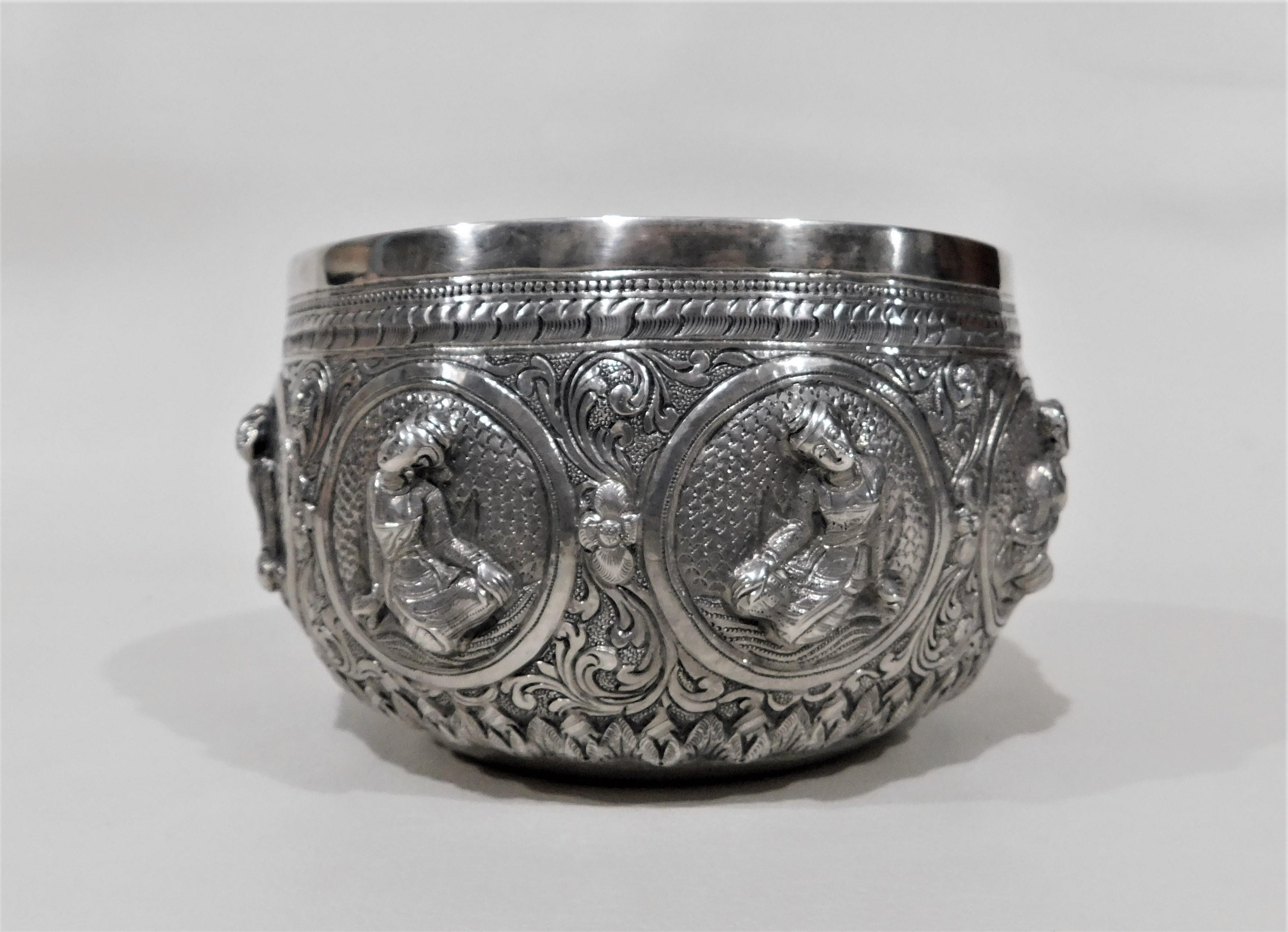 Silver Anglo-Indian Bowl with Eight Figures In Good Condition For Sale In Hamilton, Ontario