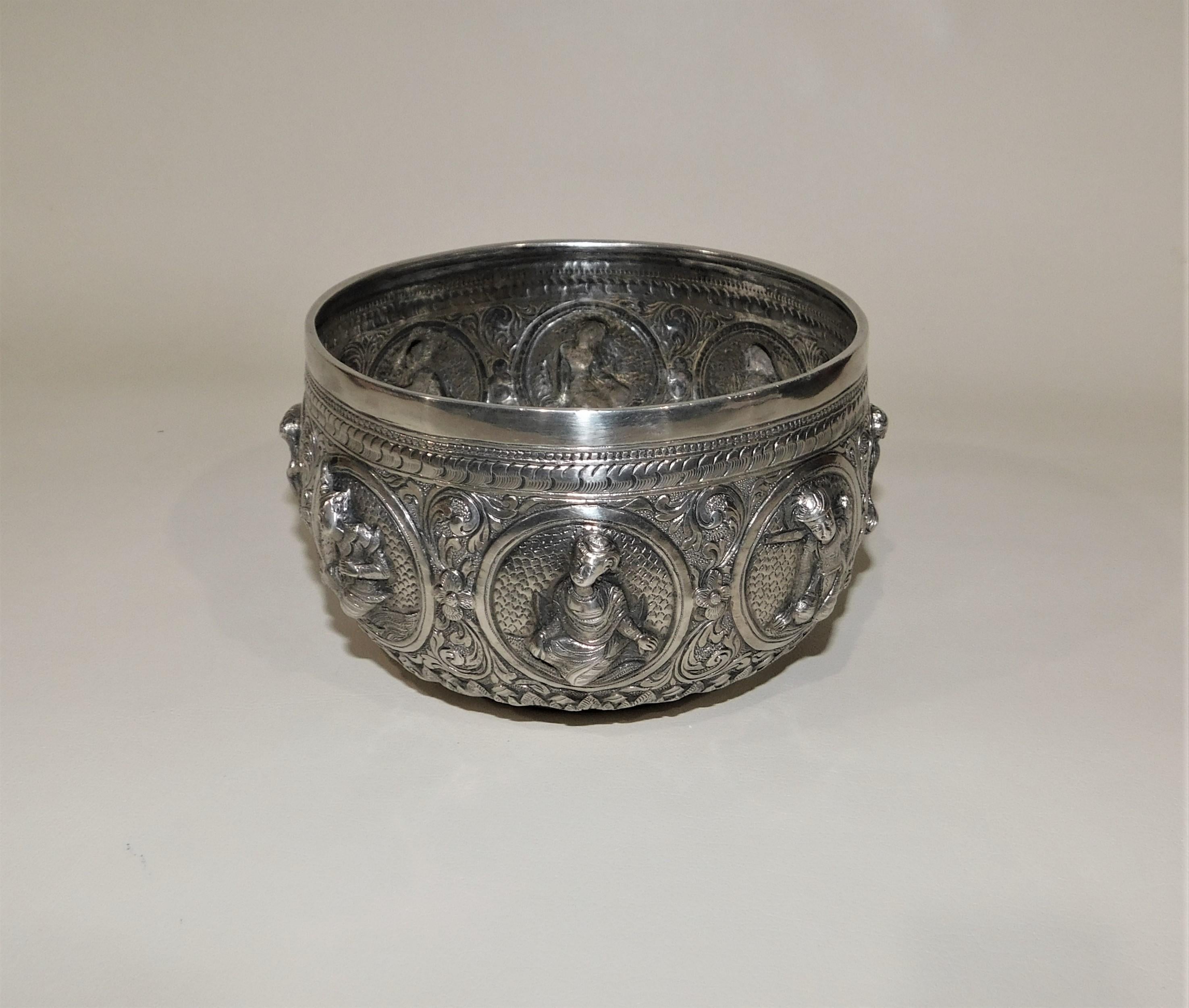 Silver Anglo-Indian Bowl with Eight Figures For Sale 1